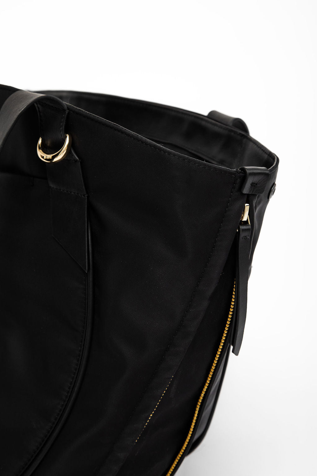 The Nina weekender travel zip